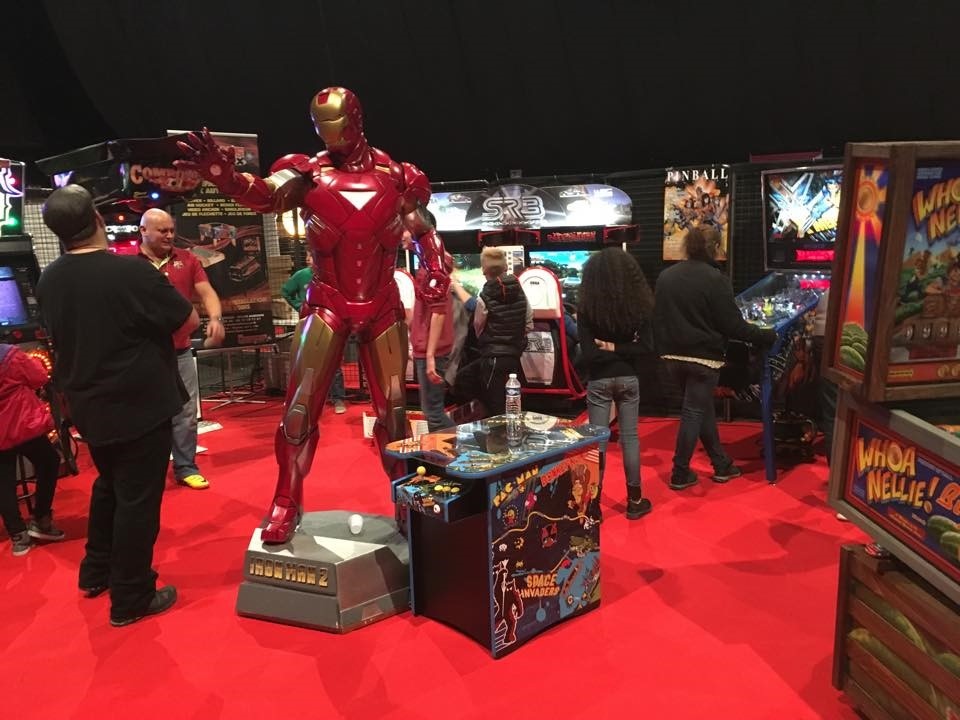 Salon jeux Iron Man statue