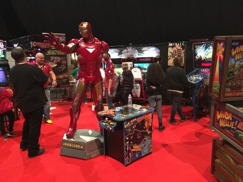 Salon jeux Iron Man statue